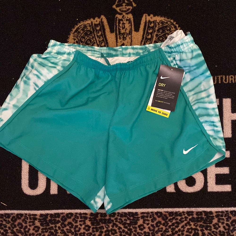 Nike shorts💚💙